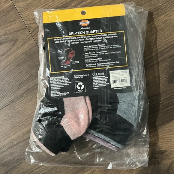 Dickies Black and Pink Dri-Tech Quarter Socks with Cushioned Sole - Picture 3 of 3